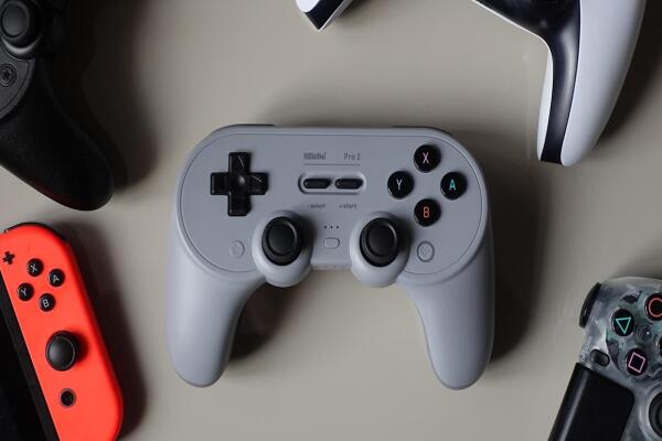 Ưu đãi đáng chú ý: Tay cầm 8BitDo Pro 2 + hộp du lịch chỉ 40 USD cho thành viên Prime